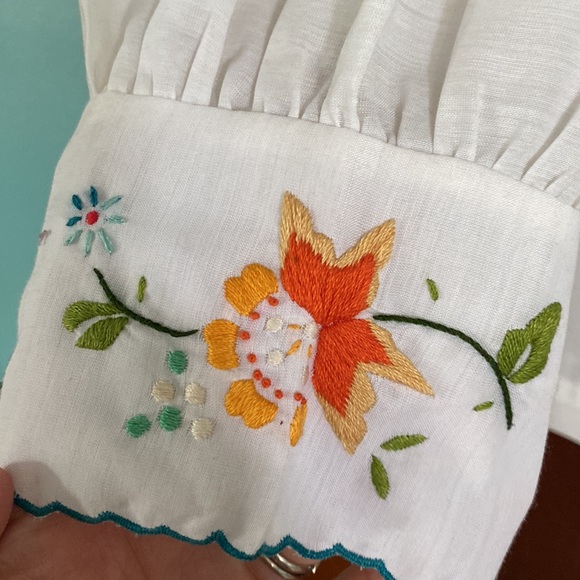 Vintage Floral Embroidered Blouse - Picture 3 of 7